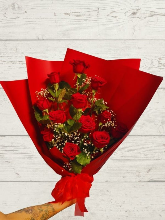 12 roses giftwrapped