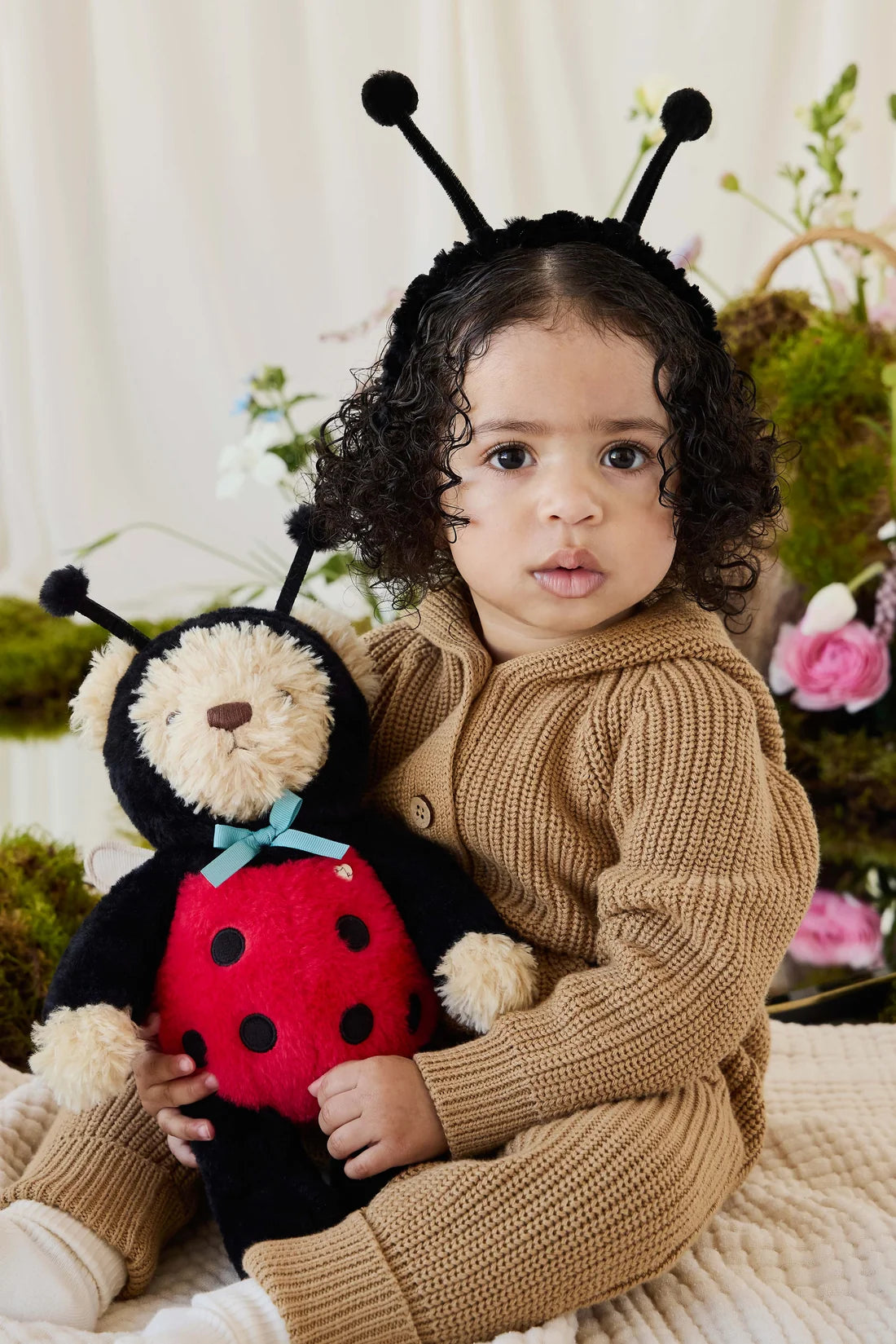 Snuggle Bunnies Arthur the Bear – Lovebug | Soft Plush Toy