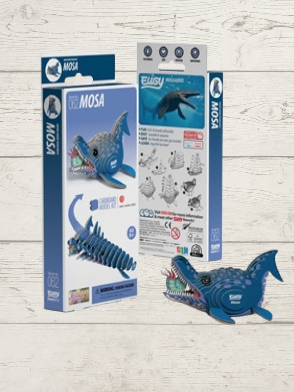 sea mosa with packaging on a wooden surface