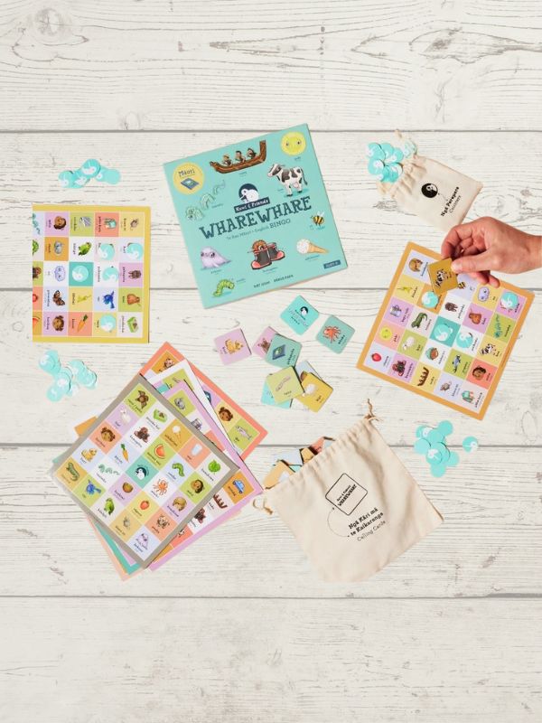 kemu bingo pieces on a wooden background