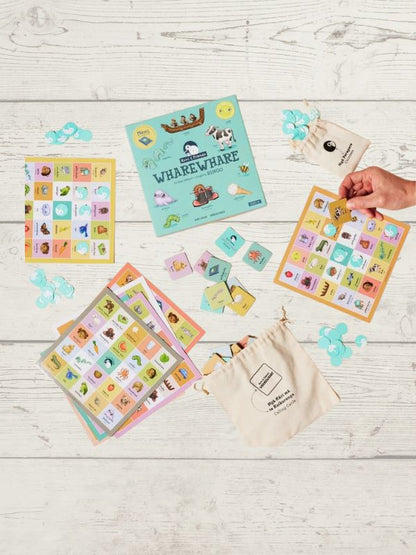 kemu bingo pieces on a wooden background