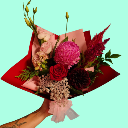 Red and pink posy